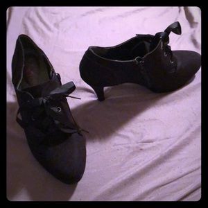 Size 8, black high heel shoes.